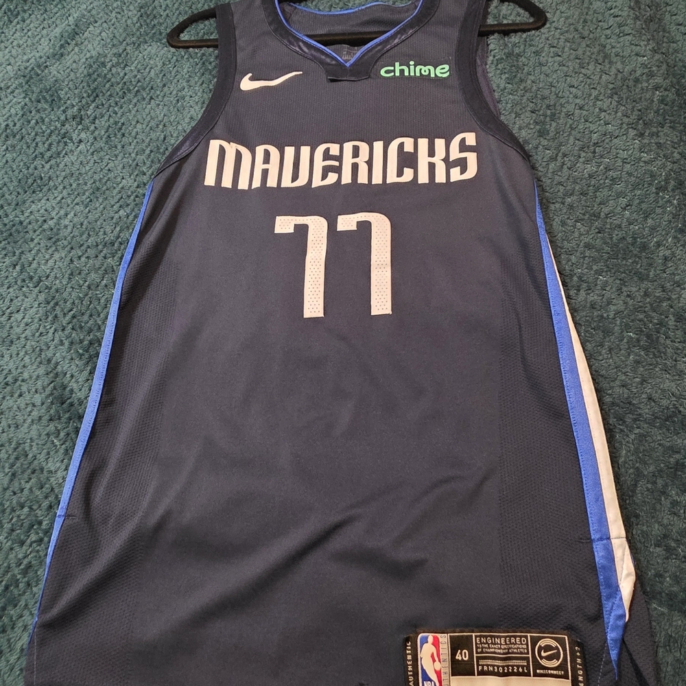 Nike Mavericks Luka 77 Jersey - Navy, Royal, White
